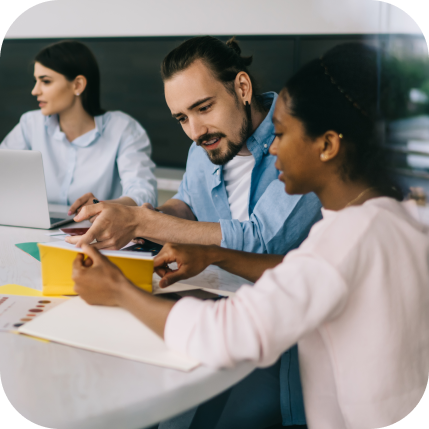La asociación facilita conexiones con otros miembros, inversionistas, clientes, socios estratégicos y otros emprendedores a nivel local e internacional. Esta red de contactos puede abrir nuevas oportunidades de negocio y facilitar el acceso a recursos valiosos. 